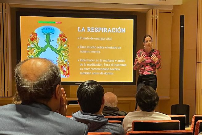 Amalia Arango giving an Ayurvedic presentation to the Hispanic community in spanish