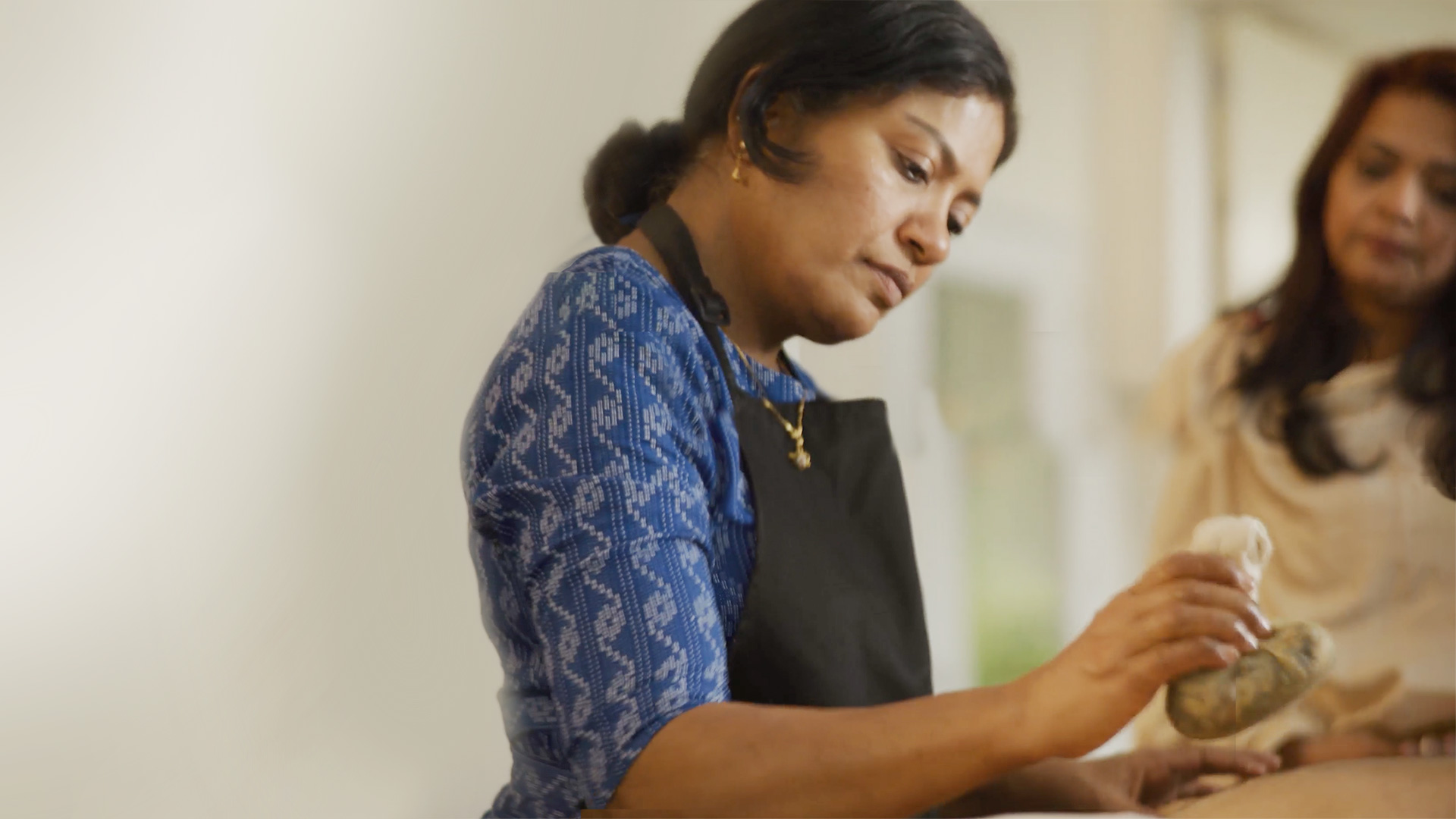 Subadra performing bolus therapy during Panchakarma Technician Certification training at Kerala Ayurveda Academy